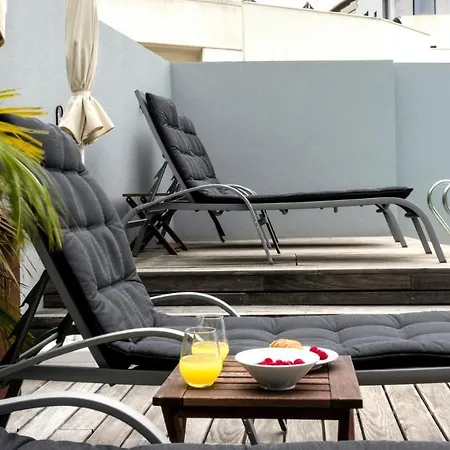 Plum Guide - The Classical Collage Apartman Lisboa